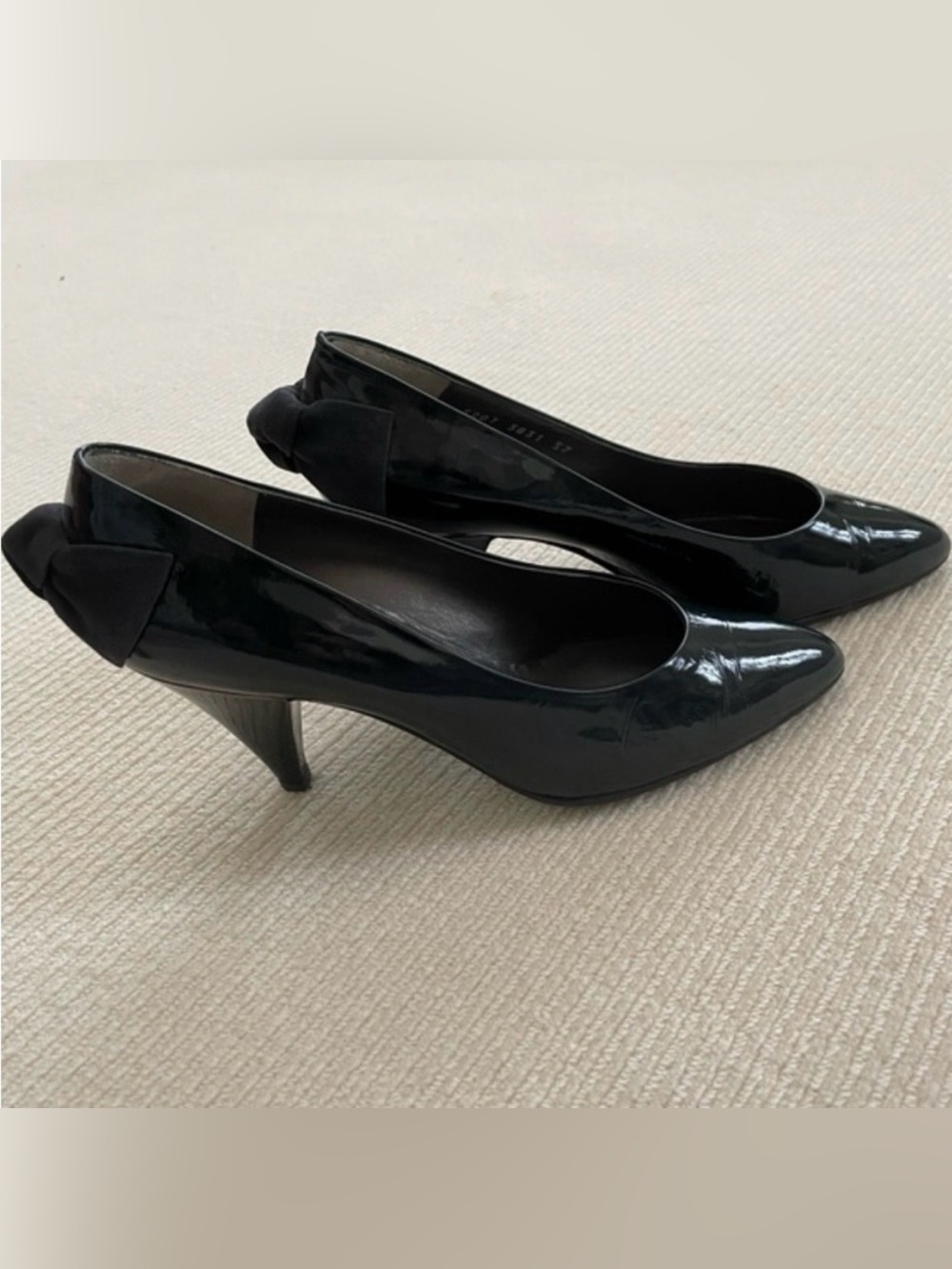 Collette Elegant Black Patent Leather Heel Pump with Contemporary Bow Size 6.5/7